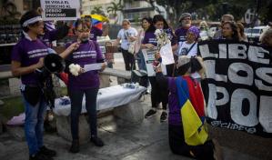 Familias venezolanas oran en viacrucis para que la Justicia libere a presos políticos