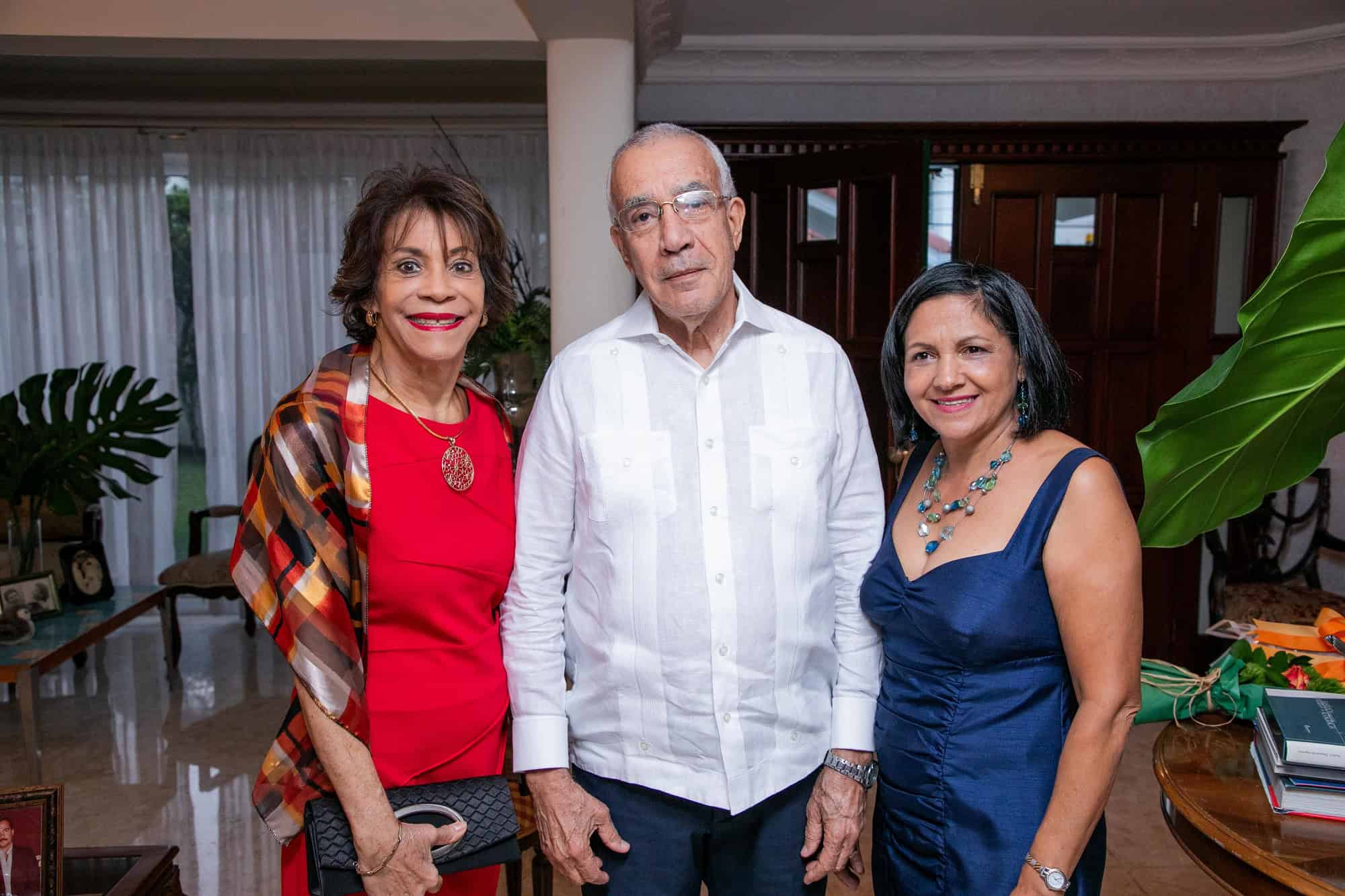 Gladys Sención, Juan Reyes y Nelly Ciprián.