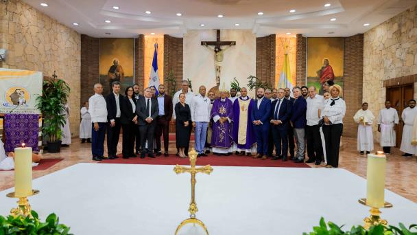 Líderes dominicanos de NY realizan misa en Santo Domingo por las víctimas de la tragedia en Jet Set