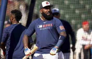 Marcell Ozuna regresa a Atlanta para una resonancia magnética en la cadera