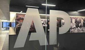 Pese a orden judicial, la Casa Blanca le impide a la AP acceso a evento en Despacho Oval