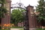Harvard vuelve a denunciar a Trump tras prohibirle matricular a estudiantes extranjeros