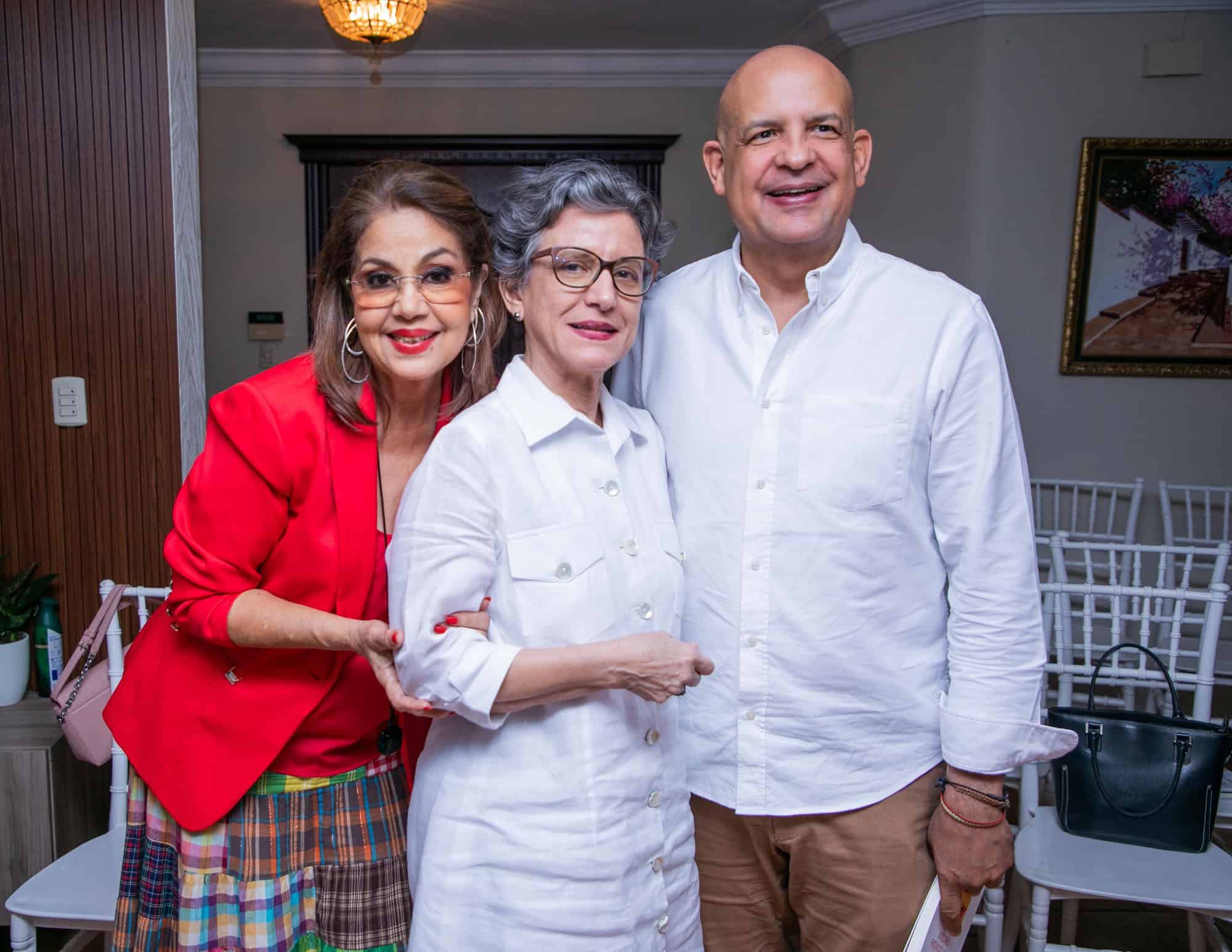 Olga Lara, Carmen Imbert Brugal y Enrique Delmonte.