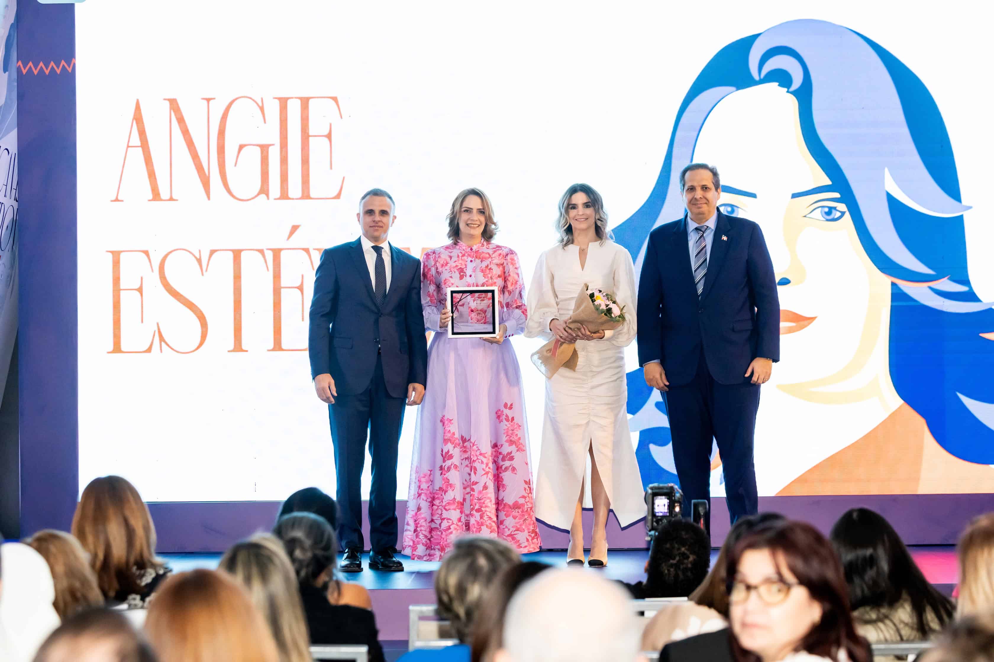 Jose´ Grateraux, Angie Este´vez, Pamela Pitizia y Vi´ctor Atallah.