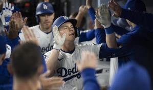 Jonrón de 3 carreras de Smith lleva a los Dodgers a vencer a los Rockies