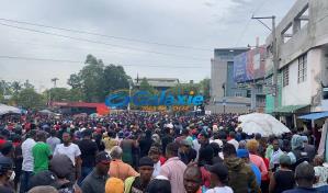 Cientos de personas exigen a las autoridades de Haití responder a los crímenes de las bandas