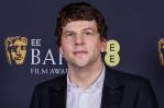 La nueva comedia de Jesse Eisenberg incorpora a Halle Bailey y Bernardette Peters La nueva comedia de Jesse Eisenberg incorpora a Halle Bailey y Bernardette Peters