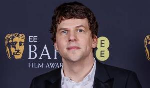 La nueva comedia de Jesse Eisenberg incorpora a Halle Bailey y Bernardette Peters
