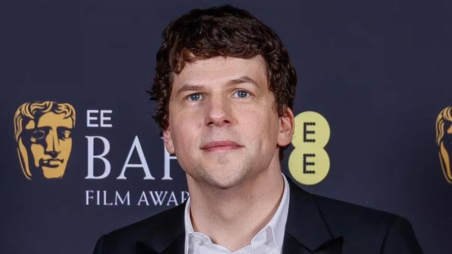 La nueva comedia de Jesse Eisenberg incorpora a Halle Bailey y Bernardette Peters La nueva comedia de Jesse Eisenberg incorpora a Halle Bailey y Bernardette Peters