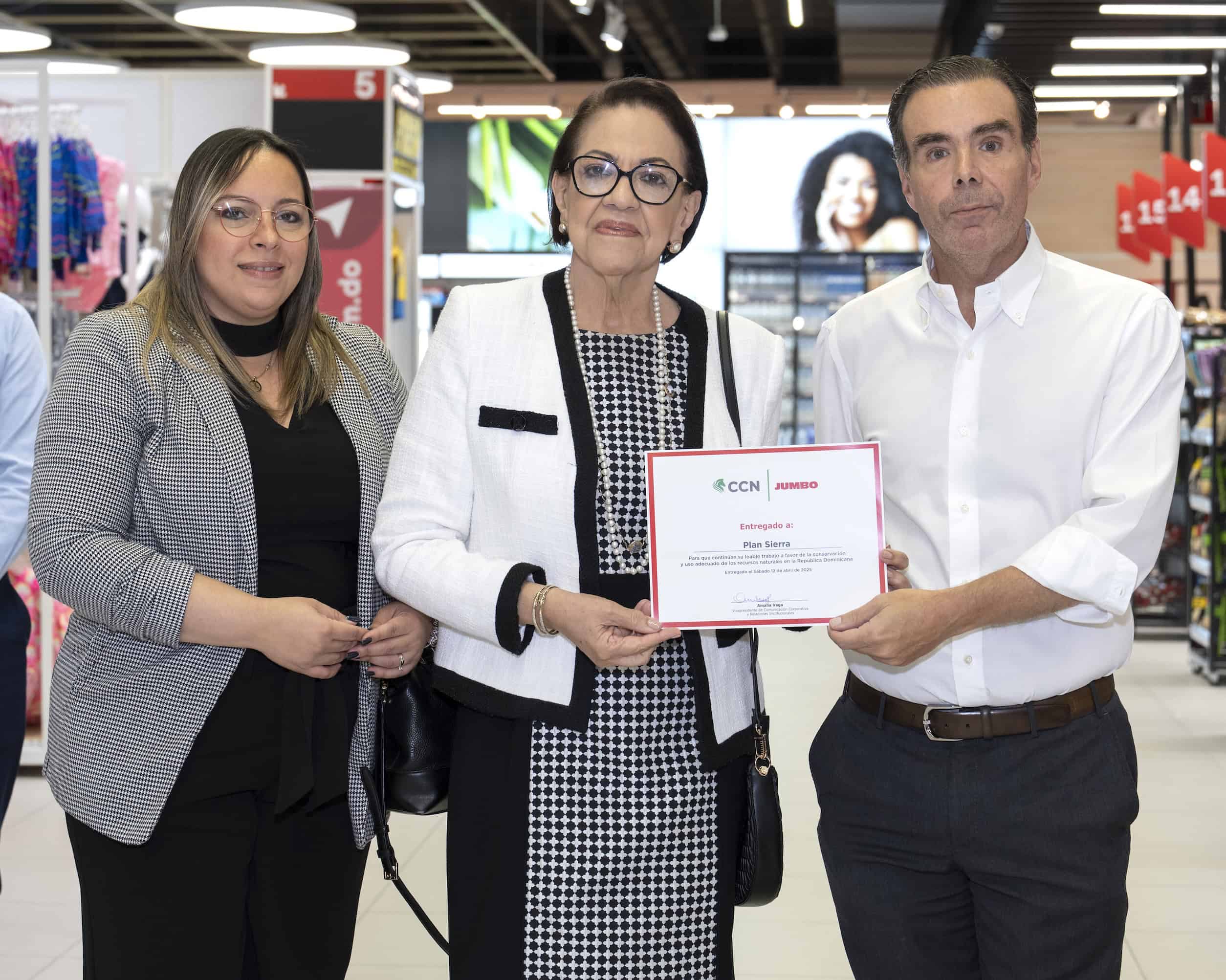 Rosanna Vasquez, Inmaculada Adames y José Manuel González.