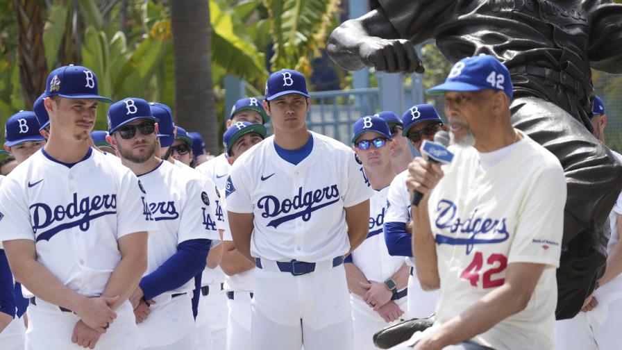 El béisbol celebra el legado de Jackie Robinson 78 años después de que rompió la barrera del color El béisbol celebra el legado de Jackie Robinson 78 años después de que rompió la barrera del color