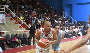 Club Los Mina pasa a las semifinales al derrotar a los Loros Calientes en torneo Abasado