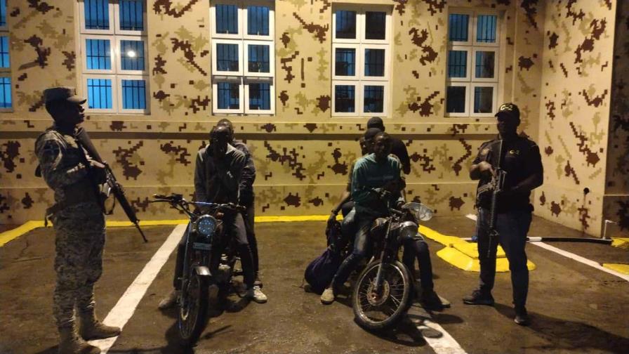 El Cesfront detiene 44 haitianos en estatus migratorio irregular en Montecristi El Cesfront detiene 44 haitianos en estatus migratorio irregular en Montecristi