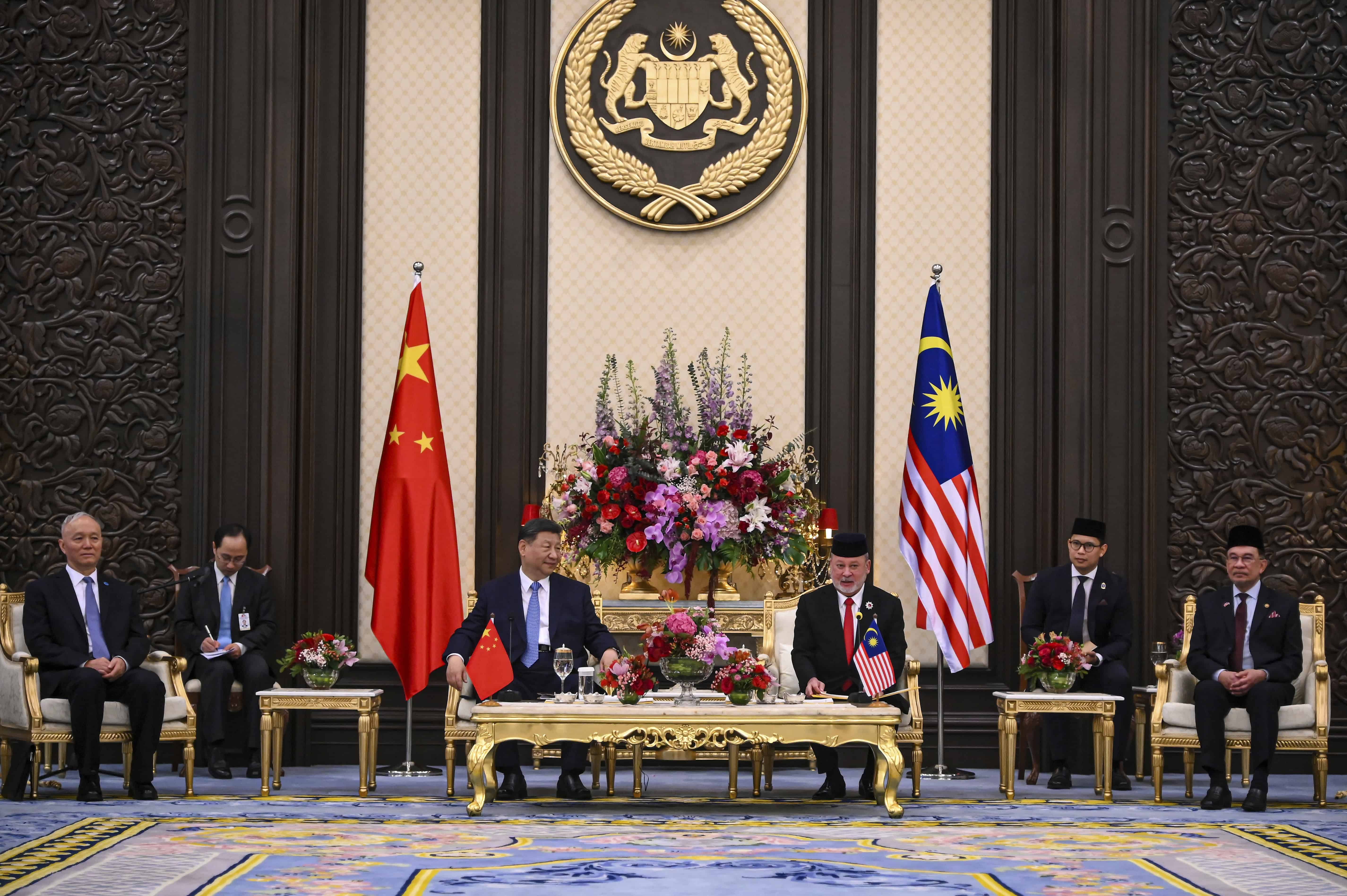 Xi promete mayor acceso al mercado chino para Malasia y Vietnam en gira por el sudeste asiático Xi promete mayor acceso al mercado chino para Malasia y Vietnam en gira por el sudeste asiático