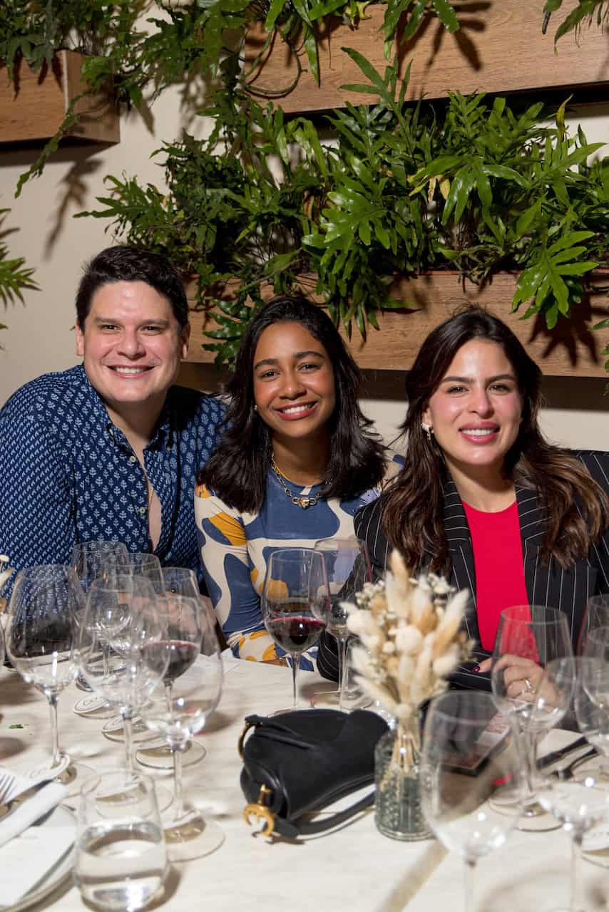 Jean Villanueva, Rosmery Herrand y Graciella Dietsch.