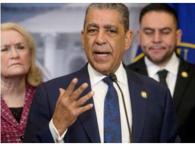 Adriano Espaillat sale «victorioso» ante acusaciones de fraude