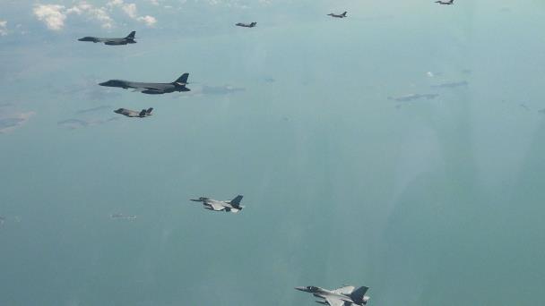 Norcorea amenaza con responder al sobrevuelo de bombarderos de largo alcance de EEUU sobre Surcorea
