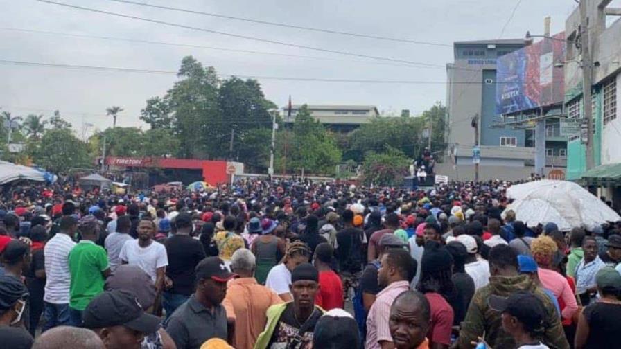 Haitianos se manifiestan masivamente contra las bandas armadas ante el incremento de la violencia Haitianos se manifiestan masivamente contra las bandas armadas ante el incremento de la violencia