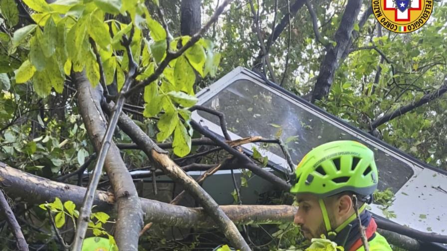 Al menos cuatro muertos al caer un teleférico en Italia Al menos cuatro muertos al caer un teleférico en Italia