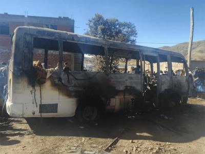 Mueren cinco estudiantes tras incendio de un bus escolar en Bolivia