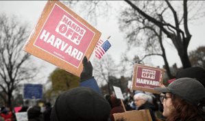 EE. UU. cancela otra subvención a Harvard y exige un registro de estudiantes extranjeros