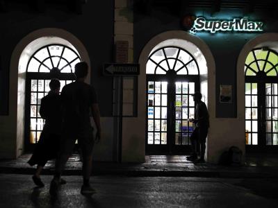 Casi el 99 % de clientes tienen luz tras apagón en Puerto Rico