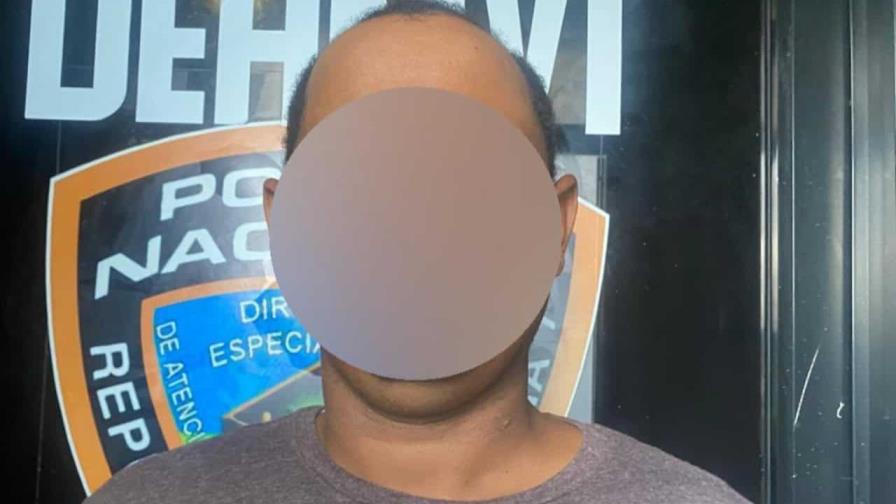 Policía detiene a hombre por amenaza y agresión física contra su pareja en la provincia Duarte Policía detiene a hombre por amenaza y agresión física contra su pareja en la provincia Duarte