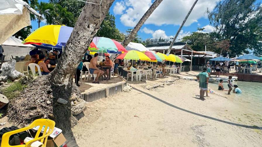 Negocios de Boca Chica violan orden de Pro Consumidor al no colocar sus precios en letreros visibles Negocios de Boca Chica violan orden de Pro Consumidor al no colocar sus precios en letreros visibles