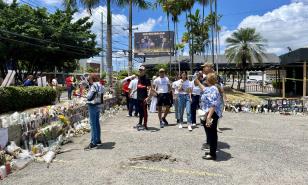 Sábado Santo de luto: decenas de ciudadanos visitan ruinas de la discoteca Jet Set