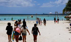Ambiente familiar reina en playas de Boca Chica, Guayacanes y Juan Dolio durante el Sábado Santo