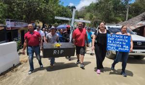 Comunitarios de Dajabón realizan funeral simbólico en reclamo de carretera