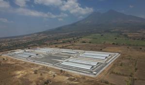 Arzobispo de El Salvador pide a Bukele no convertir el país en una gran cárcel internacional