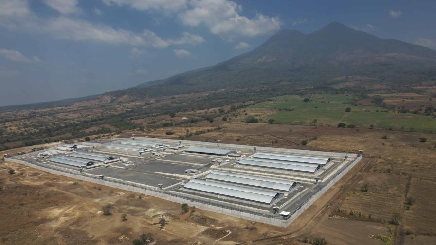 Arzobispo de El Salvador pide a Bukele no convertir el país en una gran cárcel internacional Arzobispo de El Salvador pide a Bukele no convertir el país en una gran cárcel internacional