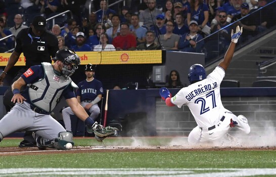 Con las piernas de Vladimir Guerrero Jr., Toronto vence en entradas extras a Detroit