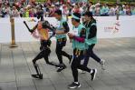 Robots humanoides corren medio maratón en China junto a competidores humanos Robots humanoides corren medio maratón en China junto a competidores humanos