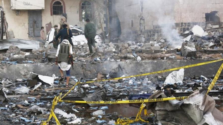 Al menos 12 muertos y 30 heridos en bombardeos de Estados Unidos en el centro de Saná Al menos 12 muertos y 30 heridos en bombardeos de Estados Unidos en el centro de Saná