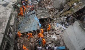 Al menos 11 muertos por el derrumbe de un edificio en India