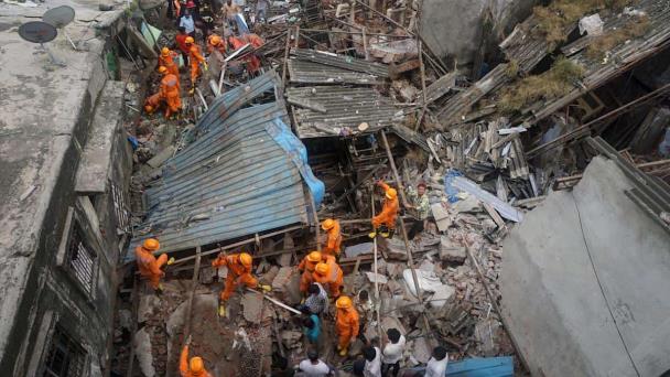 Al menos 11 muertos por el derrumbe de un edificio en India