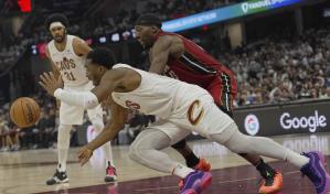 Cavaliers superan fácil al Heat con 30 puntos de Mitchell