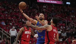 Stephen Curry anota 31 puntos y Warriors ganan primero de la serie ante Rockets