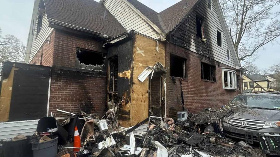 Tres personas mueren durante incendio en una residencia de Queens en Nueva York Tres personas mueren durante incendio en una residencia de Queens en Nueva York
