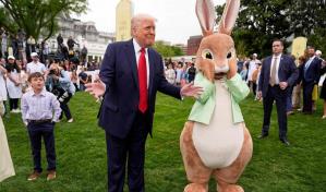 Los Trump celebran la Pascua con las banderas a media asta por la muerte del papa Francisco Los Trump celebran la Pascua con las banderas a media asta por la muerte del papa Francisco