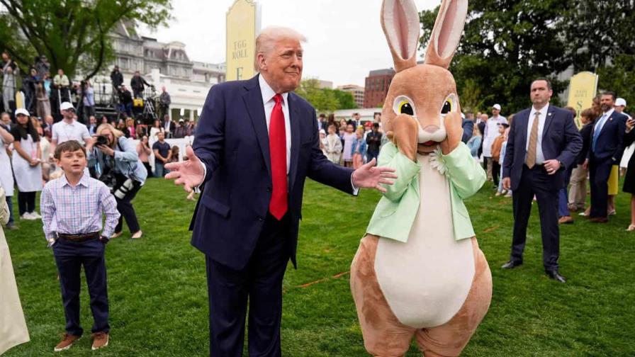 Los Trump celebran la Pascua con las banderas a media asta por la muerte del papa Francisco Los Trump celebran la Pascua con las banderas a media asta por la muerte del papa Francisco