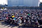 Ciudadanos hacen largas filas para recuperar motocicletas retenidas en Semana Santa Ciudadanos hacen largas filas para recuperar motocicletas retenidas en Semana Santa