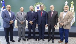 Miguel Guerrero reflexiona sobre los legados de Balaguer y Bosch en su nueva obra