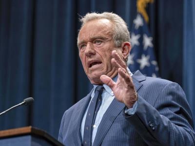 Manifestantes interrumpen a Robert F. Kennedy Jr. durante audiencia