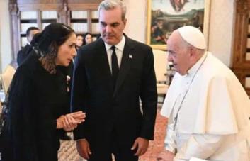 El presidente Abinader y Raquel Arbaje viajan este viernes al Vaticano al funeral del papa Francisco