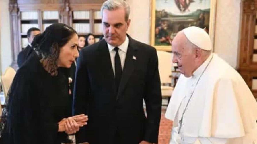 El presidente Abinader y Raquel Arbaje viajan este viernes al Vaticano al funeral del papa Francisco El presidente Abinader y Raquel Arbaje viajan este viernes al Vaticano al funeral del papa Francisco