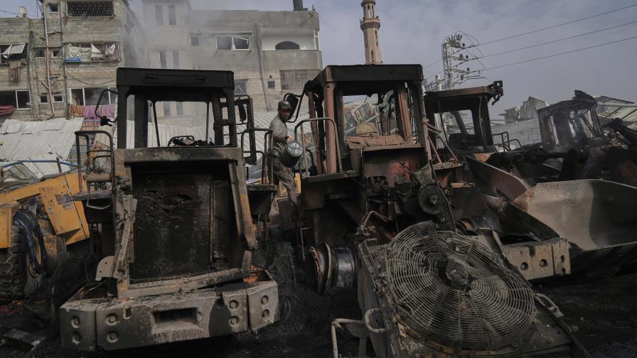 Ataques israelíes matan a 14 en Gaza y destruyen maquinaria pesada para retirar escombros Ataques israelíes matan a 14 en Gaza y destruyen maquinaria pesada para retirar escombros