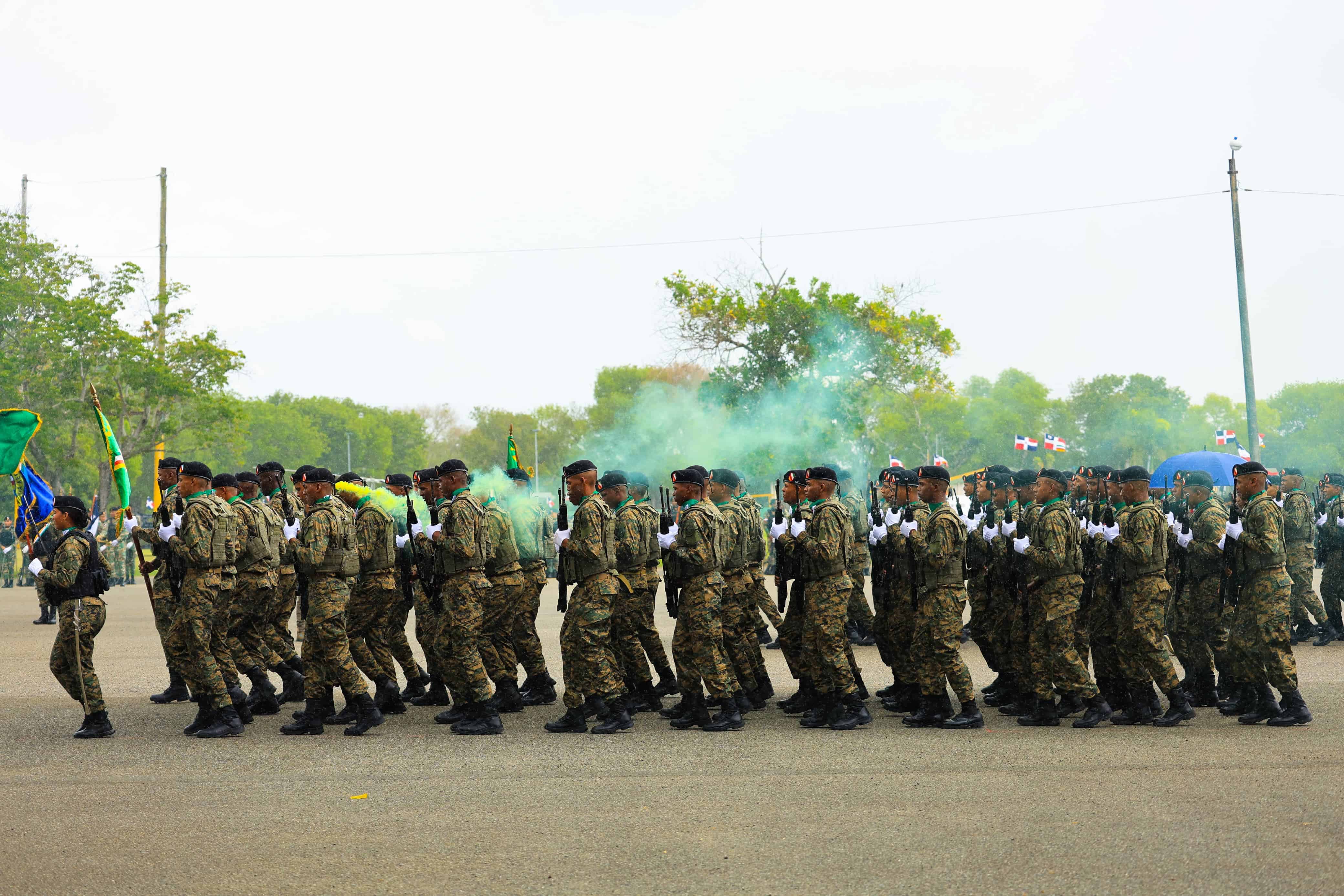 Desfile de los 820 soldados graduados en la primera promoción de conscriptos del Ejército de la República Dominicana (ERD) correspondiente al año, este martes 22 de abril de 2025.